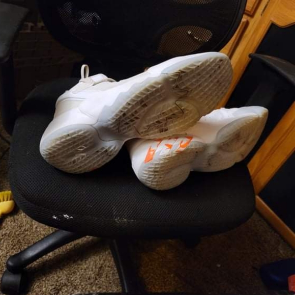 Adidas D.O.N Issue #2 - Picture 2 of 3